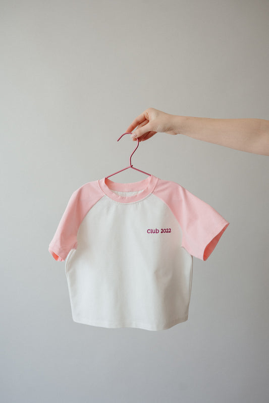 Бебешка тениска | off white & pink | club + година на раждане