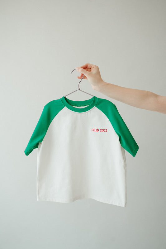 Бебешка тениска | off white & green | club + година на раждане
